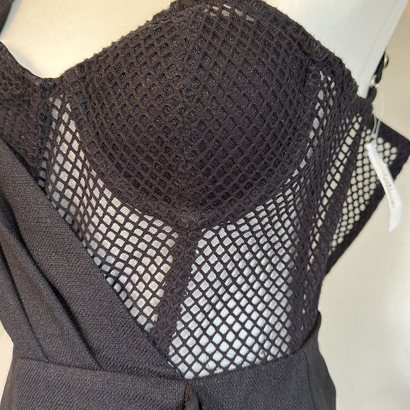 PatBO
Tulle & Crepe Gown - Picture 7 of 16